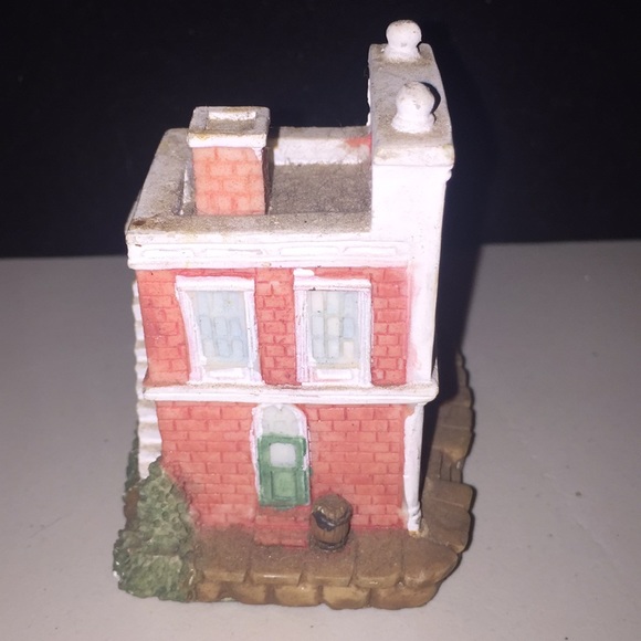 Miniature house by International Resourcing - Picture 2 of 6